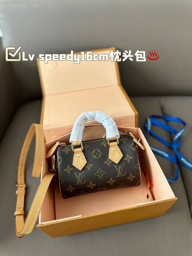 Lv Speedy16Cm枕头包 火遍全球的爆款机场大包 机车女神包 明星同款 贵气而充满活力的品牌设计风格 用完美搭配功力 衬托出你独特的个性尽显飞扬洒脱 尺