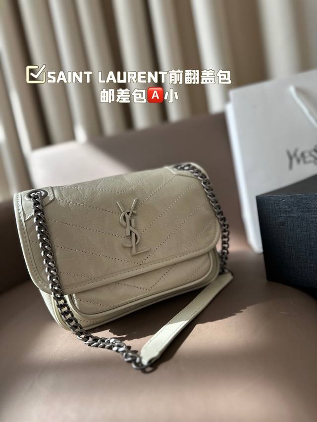 小号 顶级原版牛皮黑色爆款 圣罗兰 邮差包saint Laurent前翻盖包，超级大容量,油蜡牛皮，手感粗粗的油油的很有存在感，五金更是特别，五金表面是牛皮，做