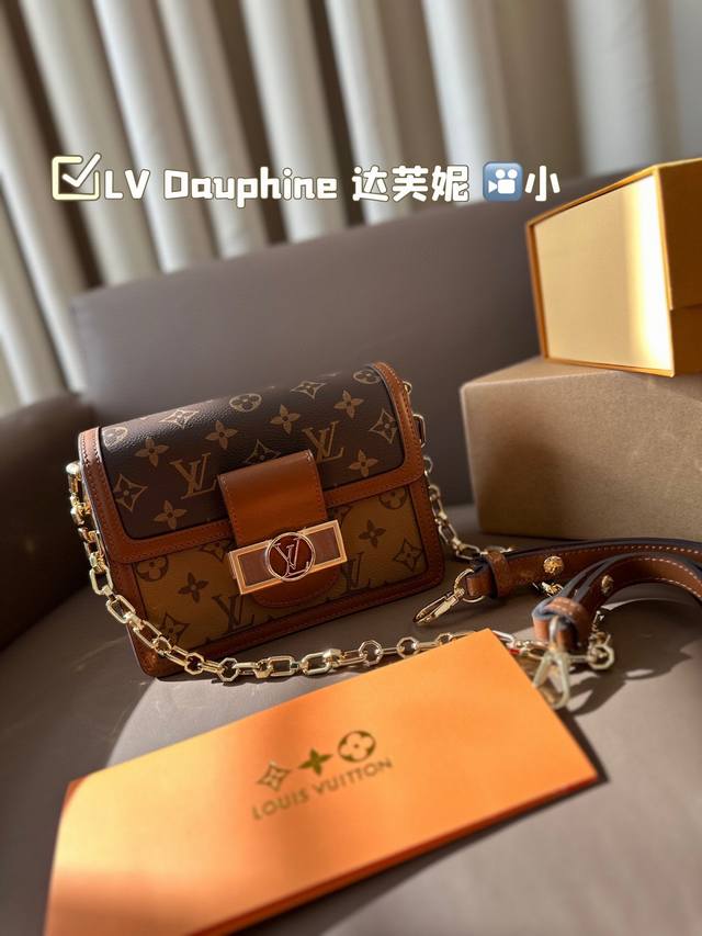 小号 钢五金 官网芯片 Lv 经典系列dauphine 达芙妮woc～ 小巧精致，老花经典，美爆了 斜背可手拿，实用性强 复古时髦，通勤逛街都很吸睛 尺寸 20