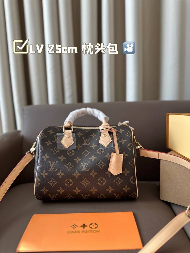 Lv 25Cm枕头包 钢五金 官网芯片 经典系列 时尚百搭 独特的艺术气息 颜值高 日常出街首选 尺寸25*18