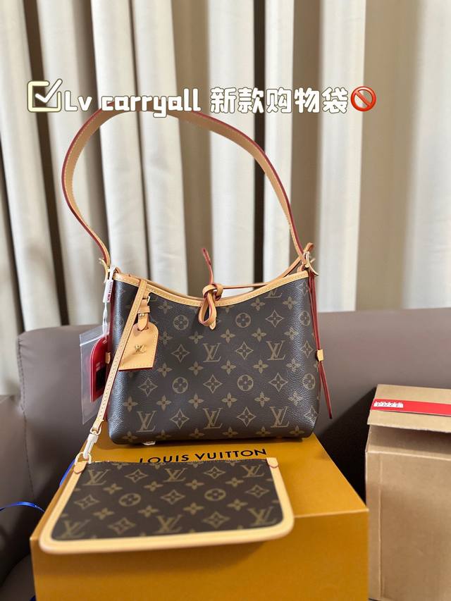 Lv Carryall 新款购物袋 这款包真的太有味道了，浓浓的复古风情，Vintage 的精髓体现的淋漓尽致，灵感源自档案馆的复古细节，尤其值得称道的莫过于可