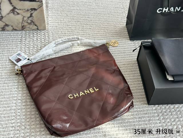 配盒 升级版 Size：30*35Cm 太好搭配了呜呜呜 Chanel 22Bag 更酷哦！ 油蜡皮很耐造 高级感拉满 搜索 小香家 垃圾袋