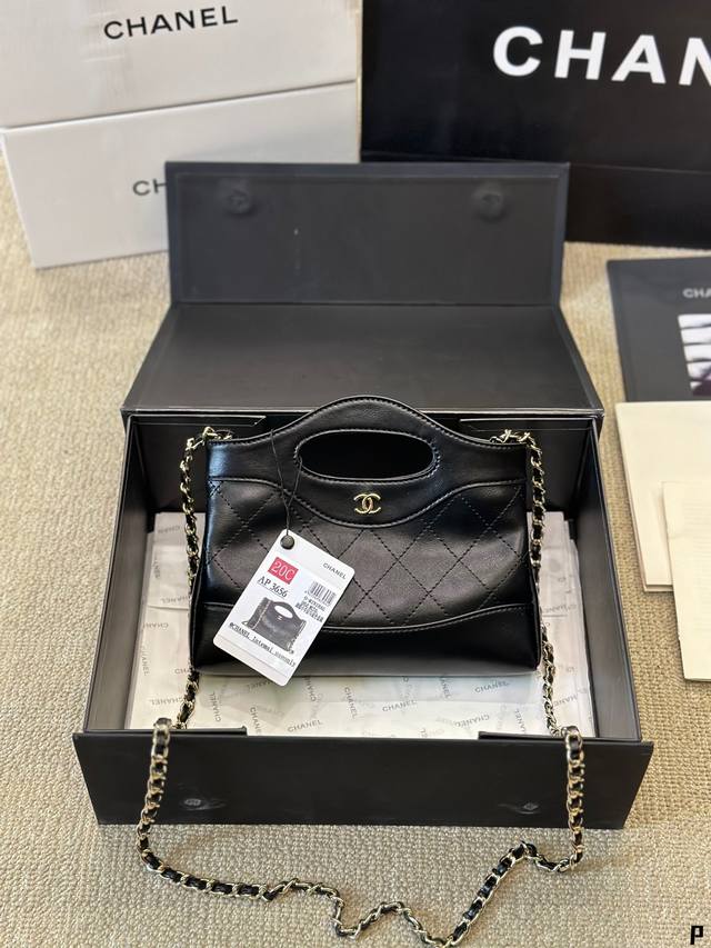 牛皮版本 Chanel 24A 值得入手的 31Bag Mini Chanel 又又又复刻了 新款 31Bag 出了 Mini Size 这谁顶得住！小香真爱粉