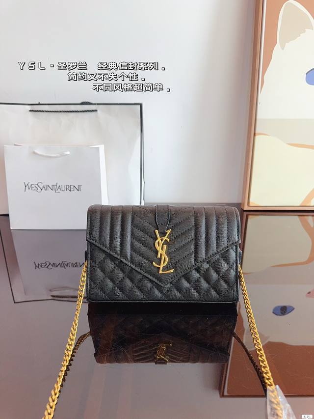 配礼盒. Ysl 圣罗兰 信封链条包 专柜新品 明星款 据说上市不到一个月被抢空 超多博主推荐 保留了ysl一贯的摇滚精神 走的都市随性风 值得打call 要不