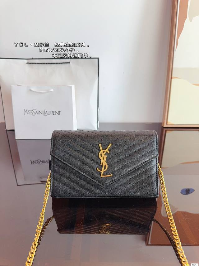 金扣.配礼盒. Ysl 圣罗兰 信封链条包 专柜新品 明星款 据说上市不到一个月被抢空 超多博主推荐 保留了ysl一贯的摇滚精神 走的都市随性风 值得打call