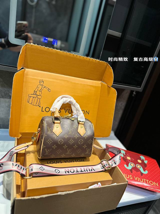 礼盒包装 Lv Speedy 20枕头包 Lv 新款系列 枕头包 手袋,全网首发 Lv Speedy Nano 枕头包这款retiro 手袋以标志性 经典永恒。