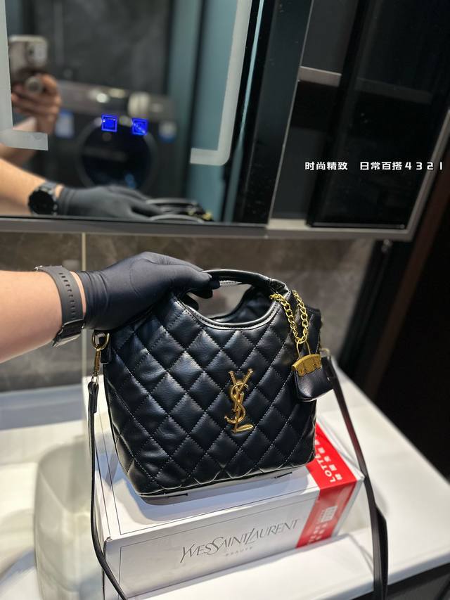 礼盒包装 Ysl 中古 Tote 菜篮子 网红爆款 这款包真是太有味道了 浓浓的复古风情 的精髓体现的淋漓尽致 挺括明快的线条与丰富的经典设计细节彰显独特魅力：