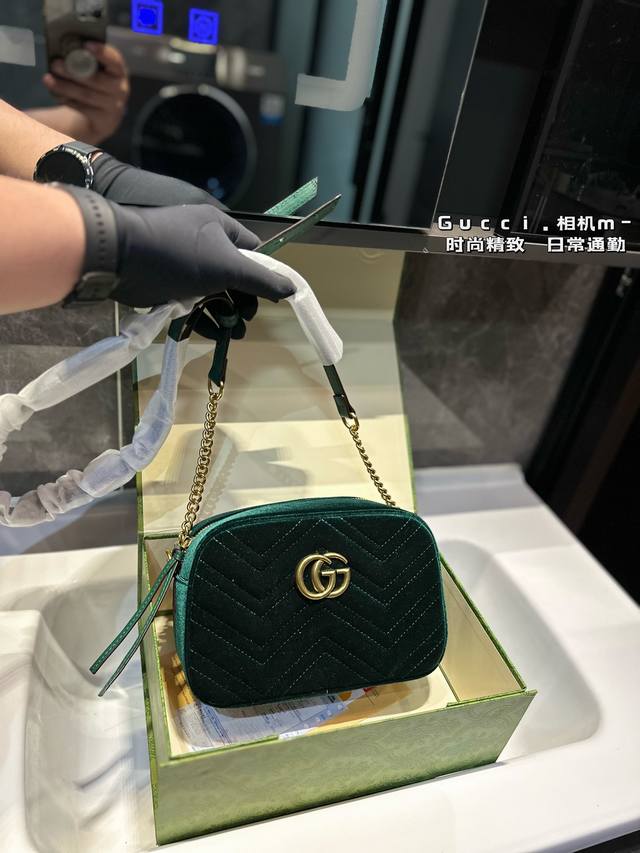 礼盒包装 酷奇gucci 丝绒相机包 质感爆棚的美 上身真的太太太有质感啦 日常逛街不要太吸晴 尺寸23.14