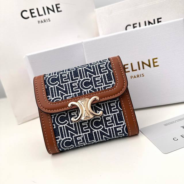 Celine 16335颜色 蓝色印花尺寸：11*10*5 Celine短式钱包非常炫美的一个系列，专柜同步，采用头层牛皮，精致时尚！