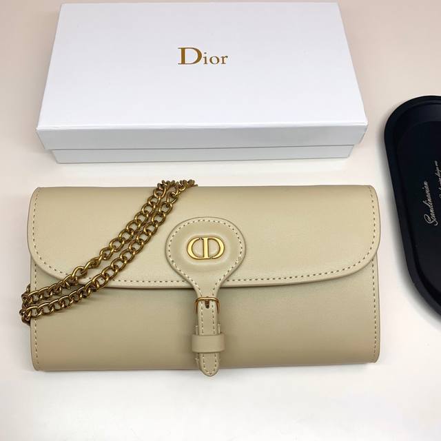 Dior 926颜色 黑色 奶茶色尺寸 19*10.5*3.5Dior 专柜同步，可肩背专柜品质顶级进口牛皮 海外订制钥匙扣五金 做工油边精湛