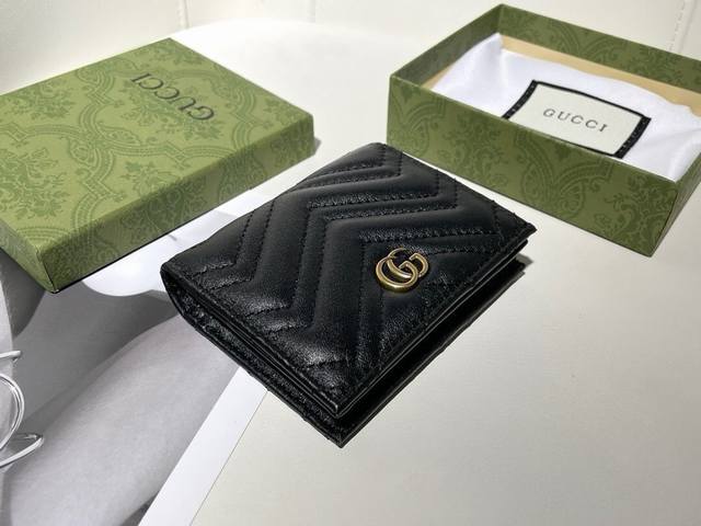 Gucci 435649颜色 黑色 粉色尺寸 11X7Gucci专柜最新款卡包，采用进口头层羊皮，做工精细，小巧实用，小包必备款！