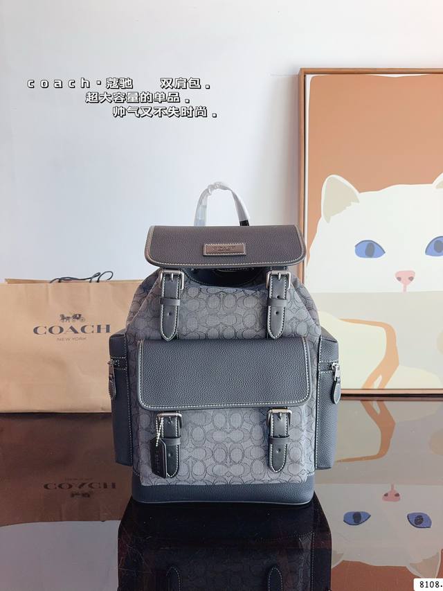 Coach 印花双肩包 Sprint Backpack 多功能槽能放置小物品 翻盖搭扣与抽绳结合 正面能放置最大号的手机 可容纳市面上最大的笔记本电脑 帅气时髦