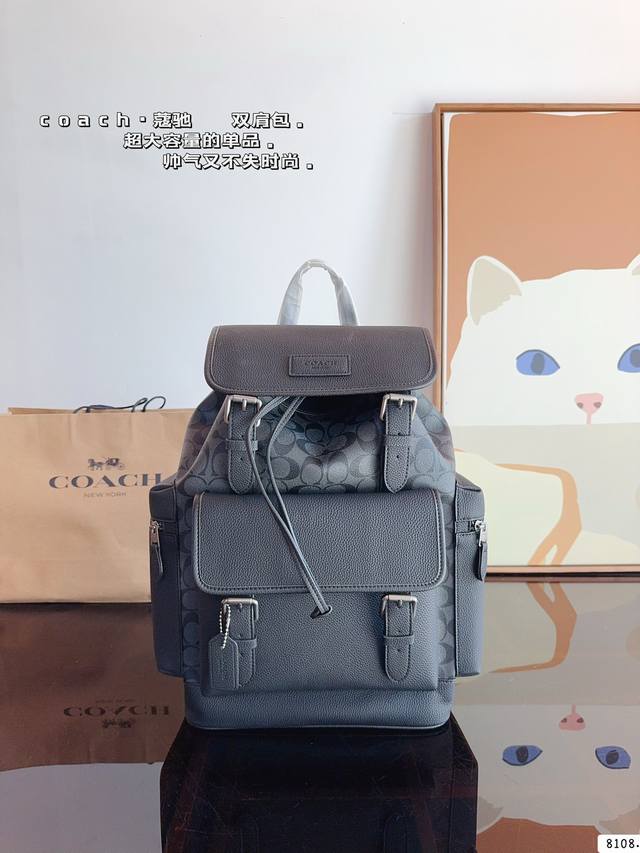 Coach 印花双肩包 Sprint Backpack 多功能槽能放置小物品 翻盖搭扣与抽绳结合 正面能放置最大号的手机 可容纳市面上最大的笔记本电脑 帅气时髦