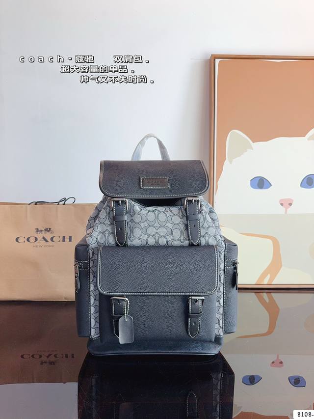 Coach 印花双肩包 Sprint Backpack 多功能槽能放置小物品 翻盖搭扣与抽绳结合 正面能放置最大号的手机 可容纳市面上最大的笔记本电脑 帅气时髦