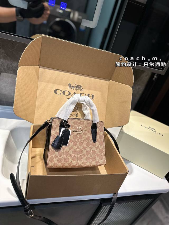 礼盒包装 Coach 蔻驰新款手提包 Andrea 一眼心动的包包 小小的身体，大大的容量！ 尺寸：22 17