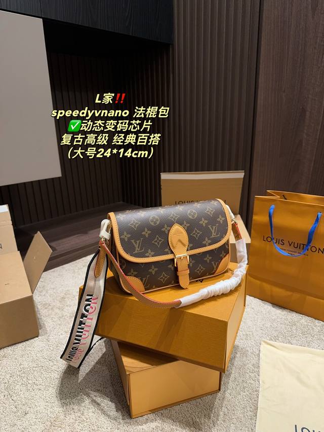 动态变码芯片大号 全套包装尺寸24.14 小号 全套包装尺寸18.10 Lv Speedy Nano 法棍包 这款包采用了经典的老花图案，这是路易威登最具标志性