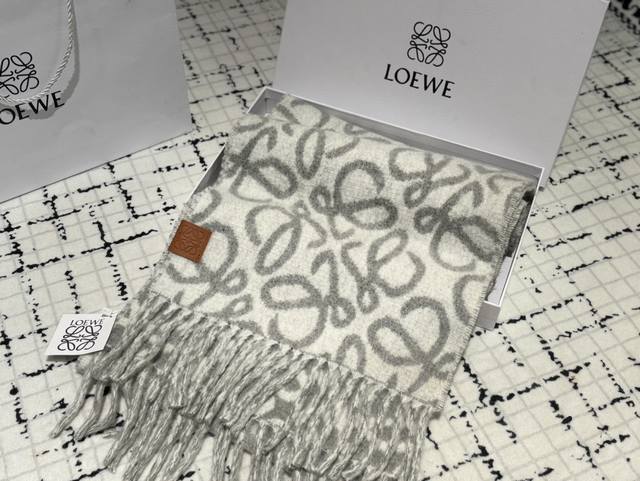 配礼盒 Loewe 羊绒围巾 最温柔的配色 上身超级柔软舒服 这么好看的围巾你还不赶紧定吗