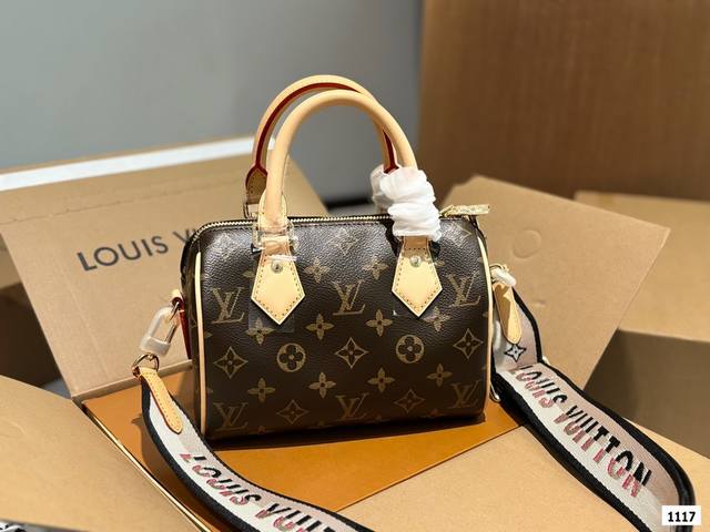 Lv Speedy20枕头包 新款speedy20，宝藏尺寸，因为20的尺寸不大也不小，容量也特别 对于嫌弃speedy25太大，Nano16Cm 又太小的姐妹