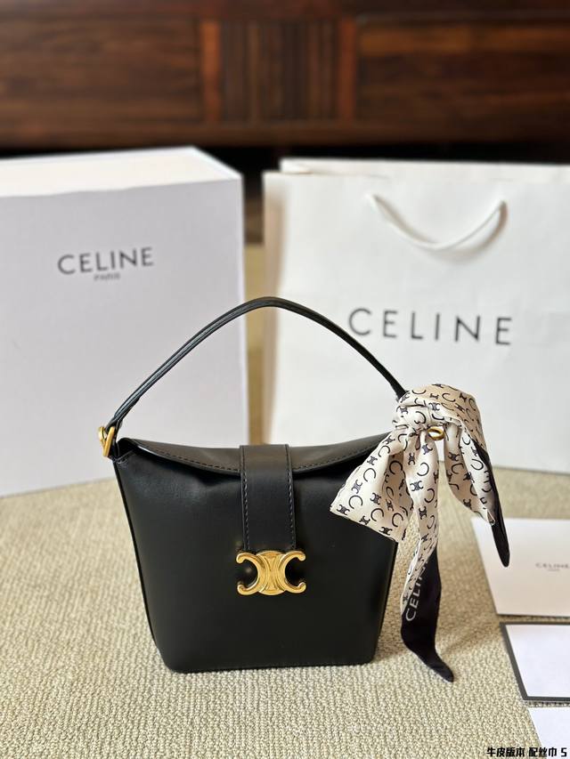 牛皮版本 配丝巾 Triomphe 迷你薯条包 Celine Triomphe 迷你牛皮水桶包 薯条包！是时候告 别沉闷的冬季 迎接充满生机的春季啦~ 日常所需