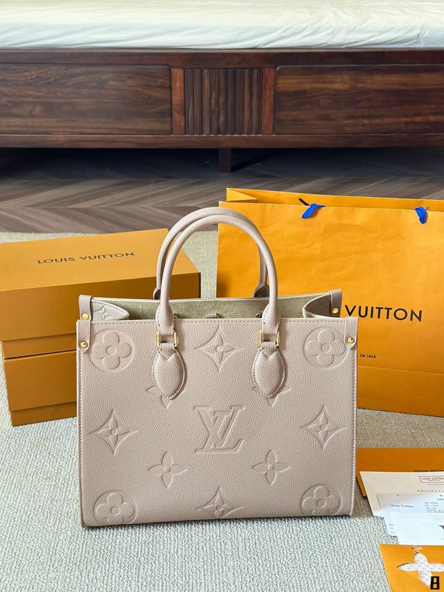 Lv Onthego 35Cm 压字 丛林包 折叠礼盒 原单品质 Lv A B面喷绘 Onthego妈咪袋 性价比之王这是一款超赞的包型，灵感来自于恶搞lv的街