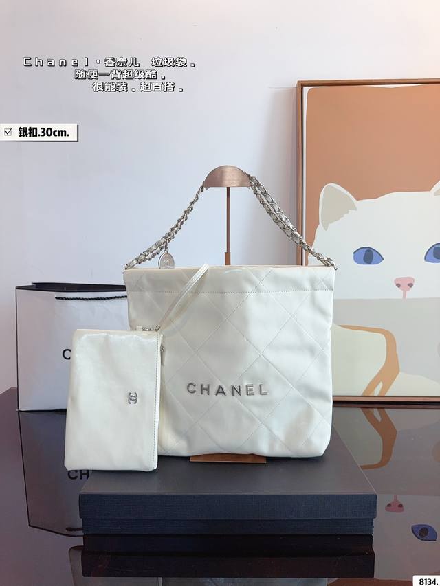 配礼盒 Chanel香奈儿 早春系列 新款 链条垃圾袋购物袋 金币bag 手感超级好 原版五金 超级大牌 以华丽高贵的外形成为当下最炙手可热之作人手必备，明星热