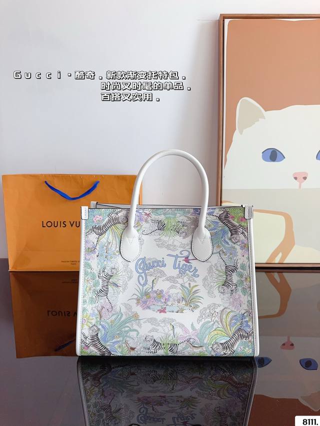 2024新品手提包托特包 Gucci Tote太百搭 背上都不离手的 酷奇 新款托特包 日常使用率高 品颜值实用性兼具 出差旅行 通勤 妈咪包选它没错啦！ 尺寸