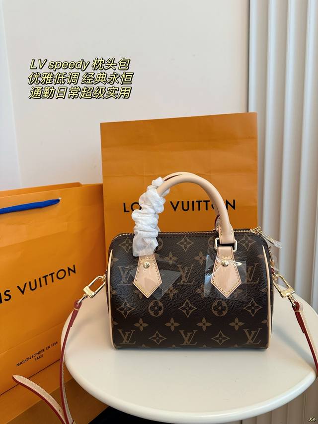 配盒 Lv 路易威登 Speedy 枕头包双肩带 Lv 新款系列枕头包 经典永恒，优雅低调的外形 设计和宽敞的包身。超级实用百搭。 尺寸20Cm