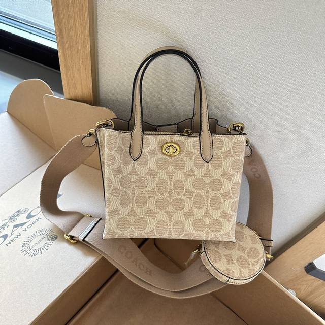 折叠礼盒包装 Coach 蔻驰 新款二合一 Mollie托特包 Tote 18 质感爆棚的美 上身真的太太太有质感啦 日常逛街不要太吸晴 尺寸：18Cm