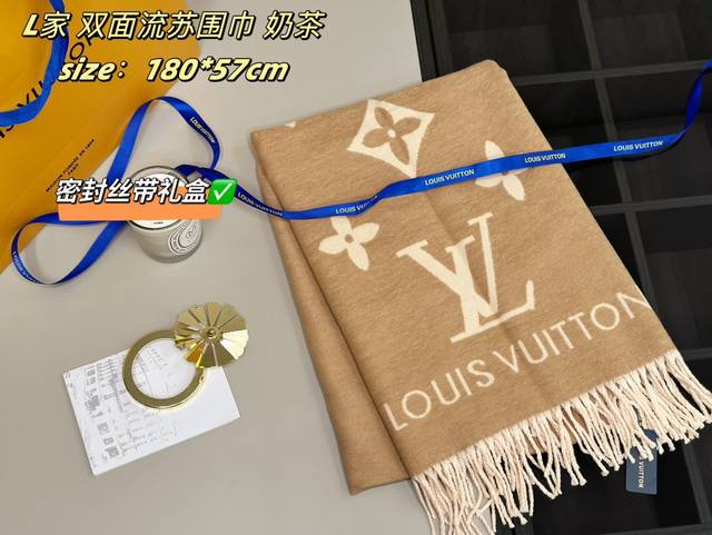 全部配丝带密封礼盒 L 围巾真香现场 羊绒面料 超暖和 经久不衰还是有原因的 实在是好看绝了！ 入手绝对不亏 质感太牛了 正反两面可用 相当于拥有两条围巾了 尺