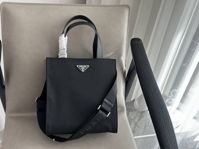 Size：25 27Cm Prada 琴谱 Tote 轻便大容量 真的real实用！！