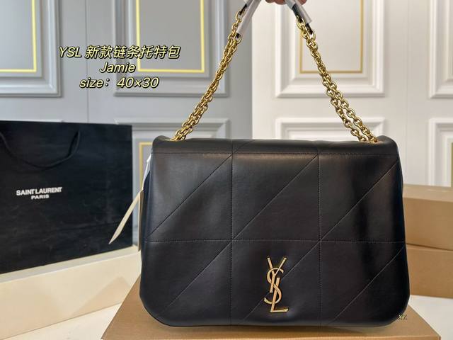 大号 飞机盒 Size：40×30 Ysl 圣罗兰新款jamie托特链条包 今年最的大包，绗缝纹路 大气质感，慵懒随性～ 两种背法，单肩背流浪背都 上身效果真的