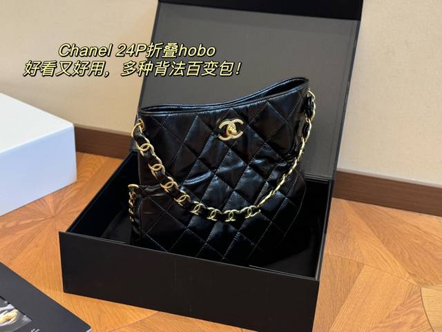 配折叠盒飞机盒 Size：30*27Cm 香奈儿24P 折叠hobo复古手袋 超级复古摩登， 实物手感油蜡皮赞 最新的新品哦！