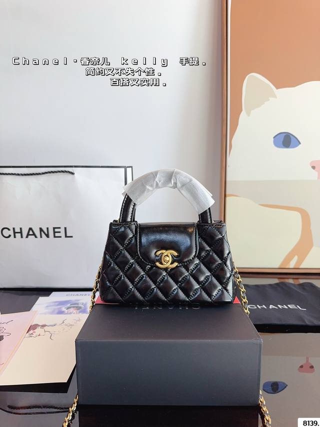 配礼盒. Chanel 香奈儿 Kelly凯莉小废包 超火爆时尚单做工精细 进口五金 让你无论是夏天还是冬天都能背上它出门 是不是性价比超级高 随便凹造型都是美