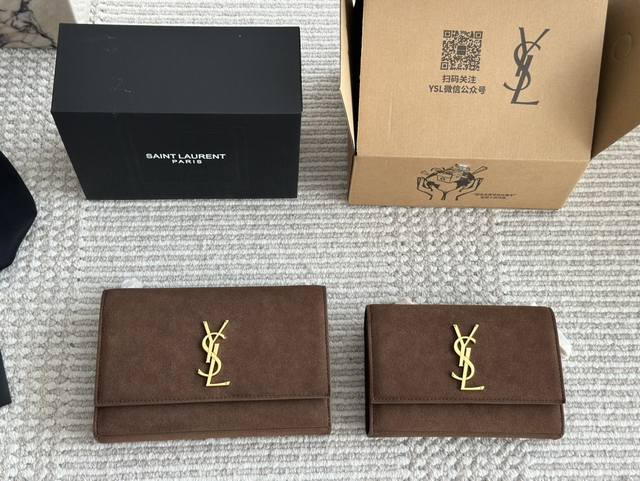 配盒 Size：20*12Cm 小 24*15Cm 大 Ysl Woc信封包 磨砂皮看起来质感特别好！耐磨耐用！ 斜挎腋下