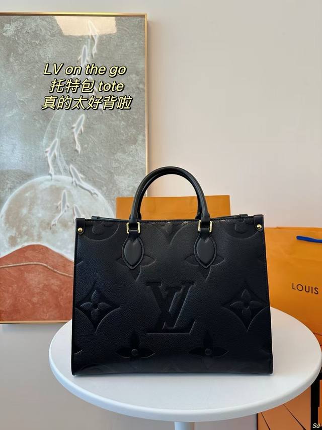 大 中 小 Mini 折叠盒飞机盒 Lv 路易威登 On The Go 托特包 最实用tote 真的太好背啦 复古的老花 随意切换着背,而且容量还大。 不知道选