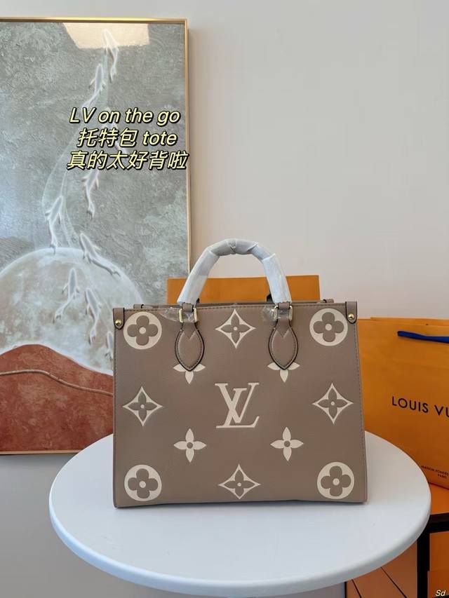 大 中 小 Mini 折叠盒飞机盒 Lv 路易威登 On The Go 托特包 最实用tote 真的太好背啦 复古的老花 随意切换着背,而且容量还大。 不知道选