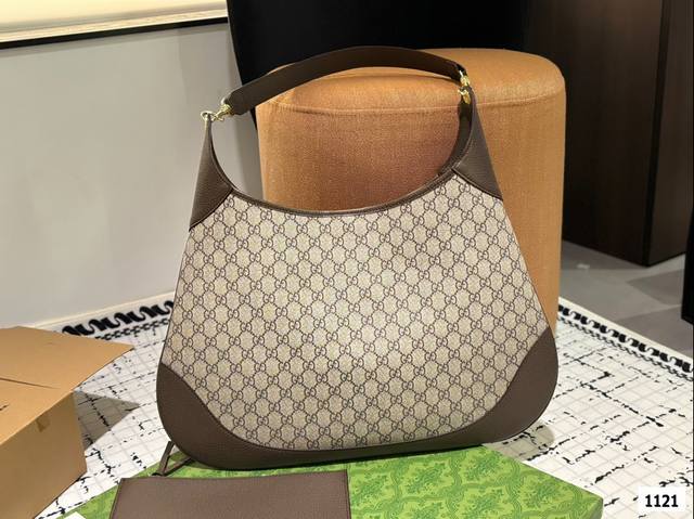 礼盒 酷奇托特 Gucci B Bag绝对是让你在2024秋冬成为最松弛女主的“时尚利器”，它因为足够“大”而让人不得不注视00它，复古又时髦，满满的高级感些，