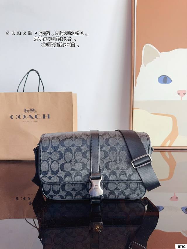 蔻驰新品 邮差包包 Coach 男士极简随身charter 霞charter 系列为 年轻潮流冒险者打造 兴旅行 日常 通勤搭配都很好上身 山包包虽小但是有很多