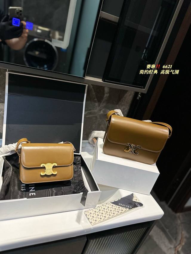 赛琳 Celine Box 豆腐包 凯旋门扣 中古包 分享自用celine中古包很喜欢凯旋门元素 整个包很复古，又很通勤box女包 Celine 赛琳 新款复古