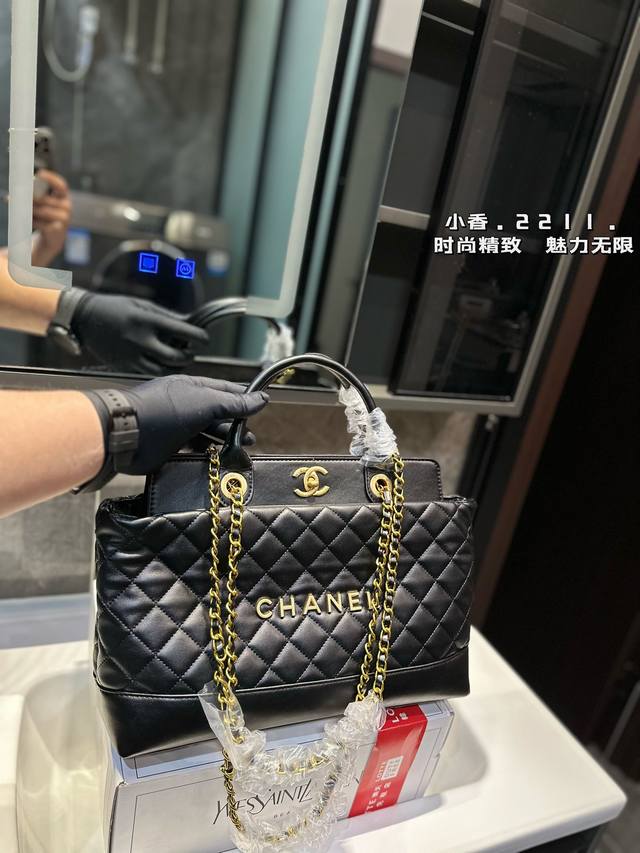 香奈儿 Chanel 新款 手提包手感超级好 原版五金 超级大牌 以华丽高贵的外形成为当下最炙手可热之作人手必备，明星热捧，精匠之作。尺寸：35.20