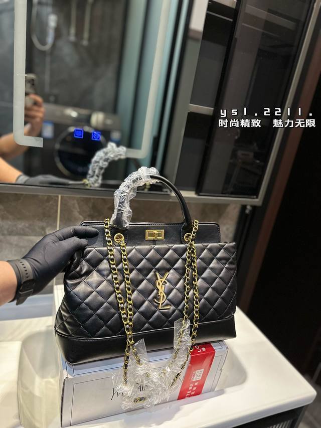 圣罗兰 Ysl 新款 手提包手感超级好 原版五金 超级大牌 以华丽高贵的外形成为当下最炙手可热之作人手必备，明星热捧，精匠之作。尺寸：35.20