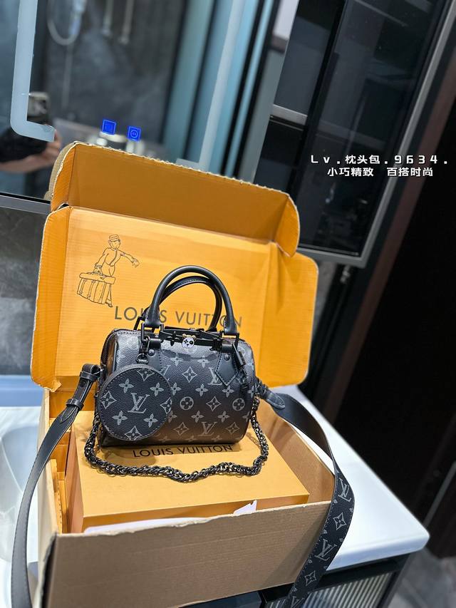 Lv Speedy 20枕头包 Lv 新款系列 City Keepal手袋,全网首发 Lv Speedy Nano 枕头包这款retiro 手袋以标志性 经典永