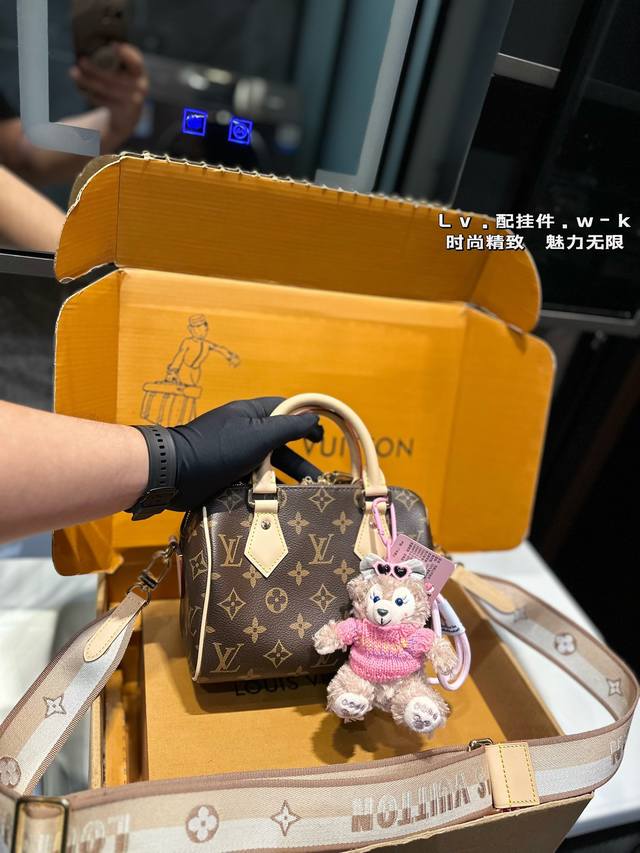 Lv Speedy20枕头包新款speedy20，宝藏尺寸，因为20的尺寸不大也不小，容量也特别 对于嫌弃speedy25太大，Nano16Cm 又太小的姐妹们