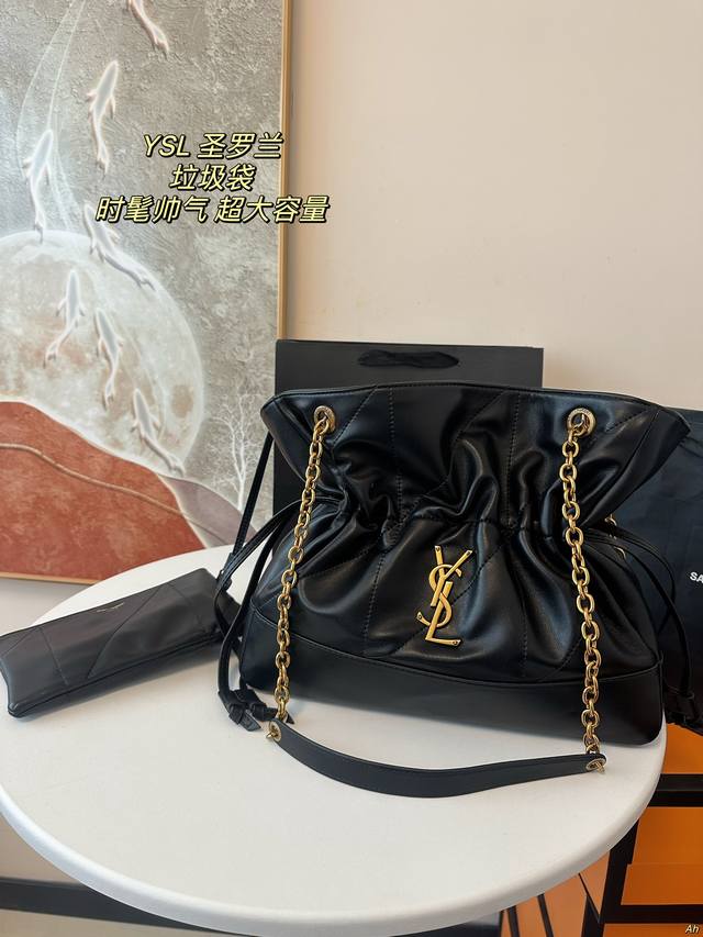 配盒 圣罗兰ysl 垃圾袋 托特包 松弛有度的时尚,Ysl新品手袋，手袋的精致设计 ,不仅能够完美收纳你的日常所需,更是一种生活念度的展现。松弛有度,既不失优雅