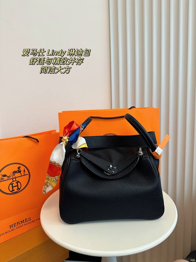 配盒 爱马仕hermès Lindy琳迪包 舒适与精致并存 简洁大方却又不失小心机 轻松打造优雅通勤穿搭 尺寸:27*14Cm