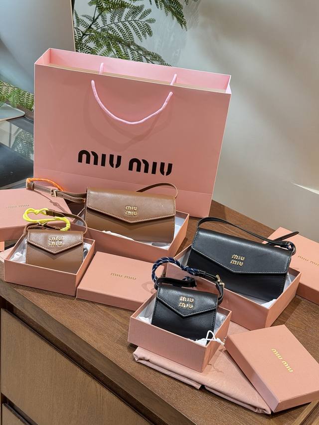 Miumiu信封包20Cm 10Cm礼盒包装