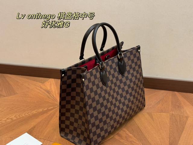 Size： 34*26Cm 大 万众期待的onthego 新款棋盘格终于到货啦！ Lv Onthego 就是你的本命包 怎么搭配都on