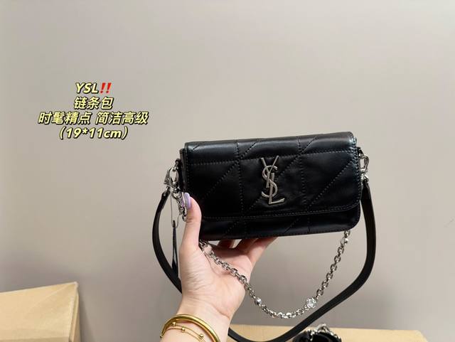 尺寸19.11 圣罗兰链条包 Ysl 一枚暗黑超酷新品，特殊的几何绗缝技艺另整体3D 又高级，折叠信封式包身，点睛的经典复古logo，简洁、张力又高级，柔软袋身