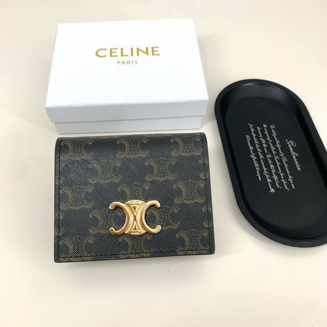 Celine 3867颜色老花 黑色 奶昔粉 大象灰 棕色尺寸：10.5*9*4Celine 专柜最新款出货！采用头层牛皮，精致时尚！