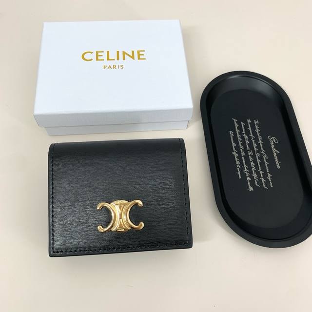 Celine 3867颜色老花 黑色 奶昔粉 大象灰 棕色尺寸：10.5*9*4Celine 专柜最新款出货！采用头层牛皮，精致时尚！